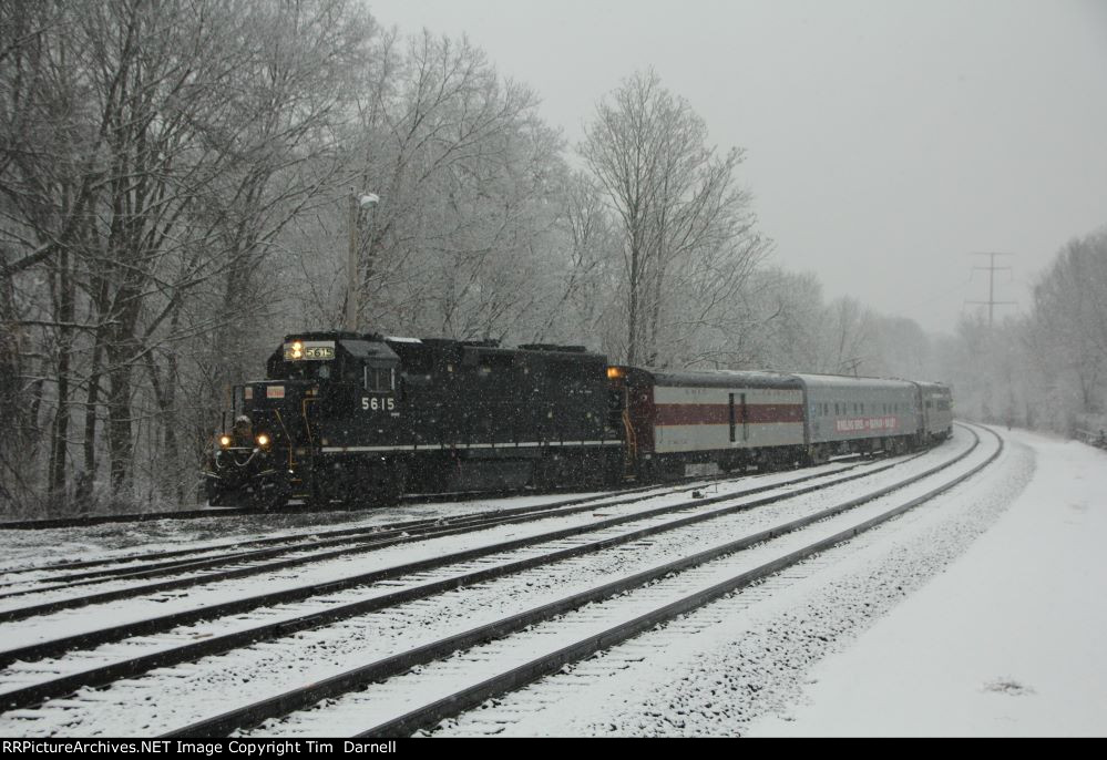 MNJ 5615 almost out of the siding